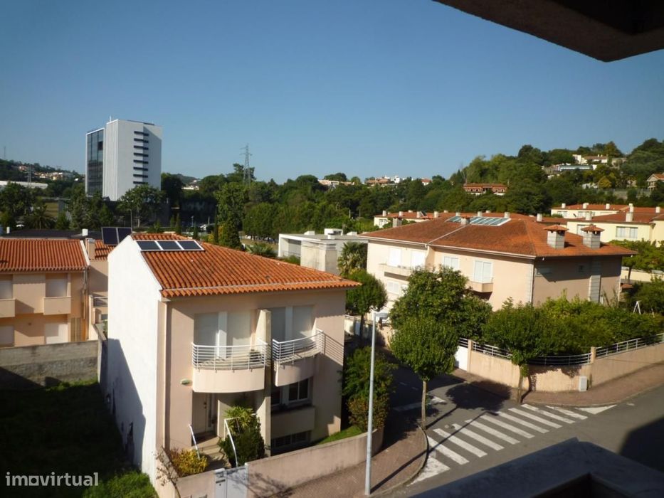 Apartamento com 2 quartos - localizado em Nogueiró e Tenões Braga