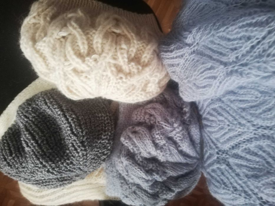 Шапка, берет  вязаный из теплой пряжи