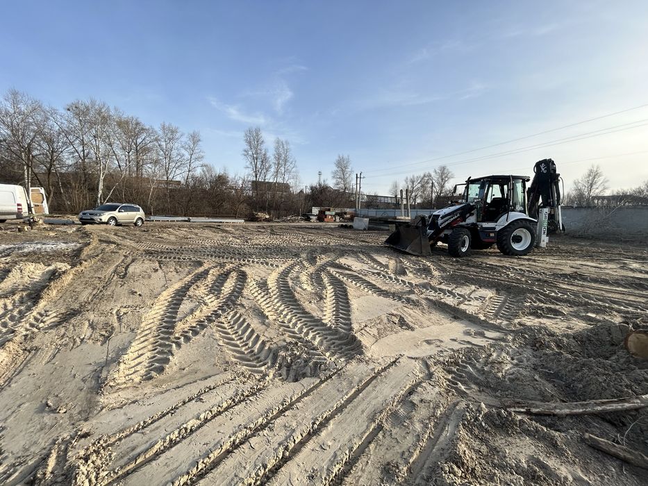 Послуги екскаватора-навантажувача Hidromek