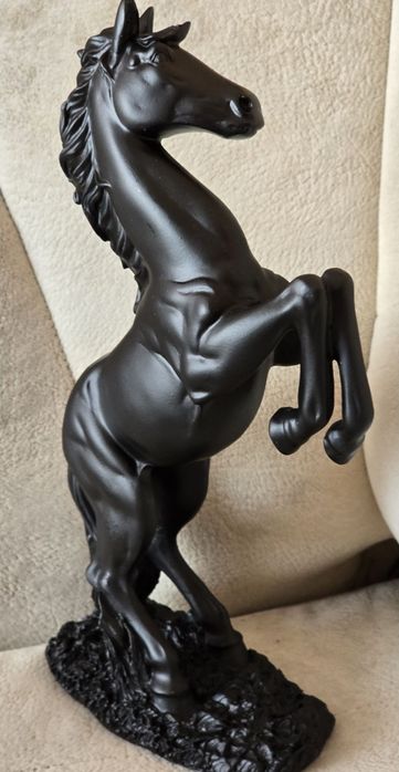 Piękna figurka kolekcjonerska na prezent KOŃ Arabski Mustang. Nowa.