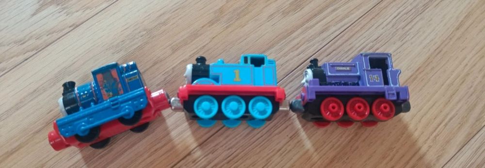 3 szt.  Lokomotywa na magnes