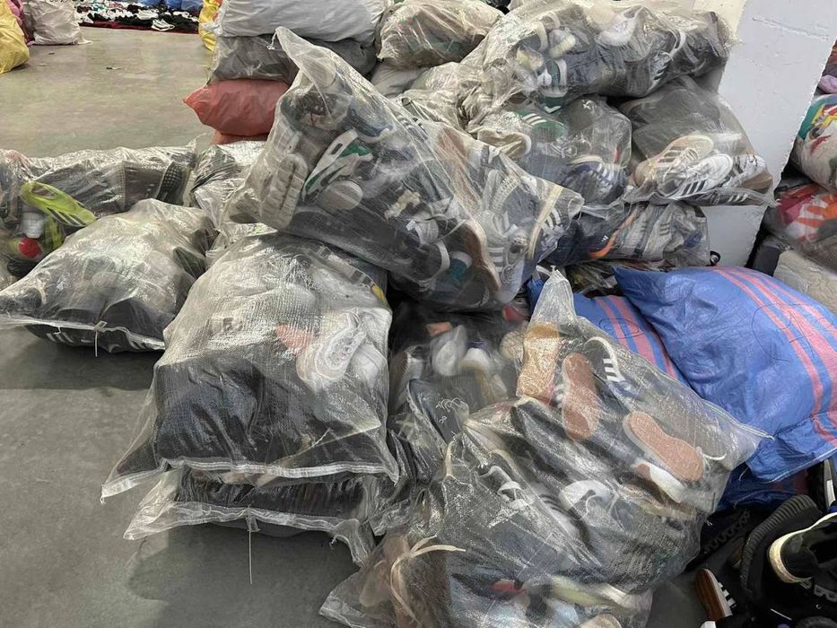 Оптом взуття Адідас