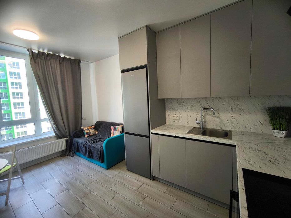 Здам простору 1К біля Центрального Парку. Диван на кухні. Гардероб