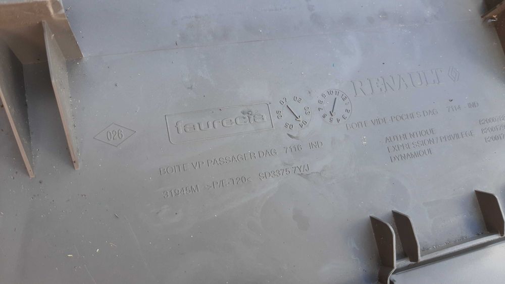 schowek pasażera Renault Megane II 2