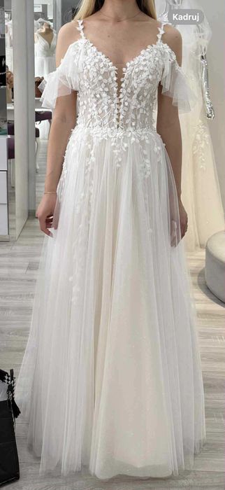 Suknia ślubna z trenem