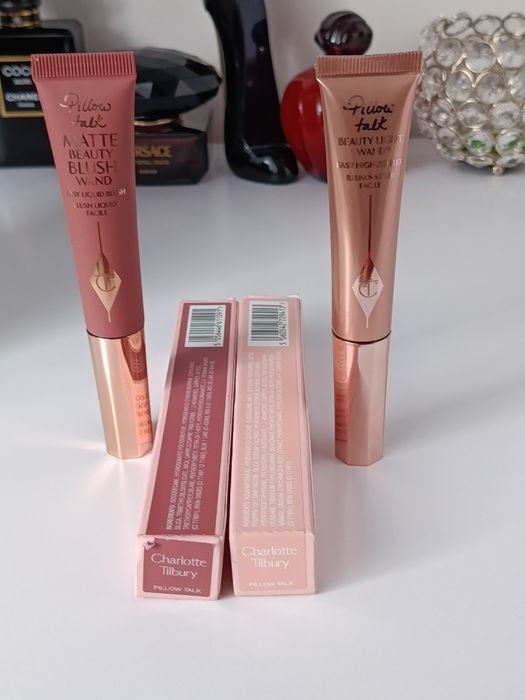 Charlotte Tilbury Pillow Talk Beauty Light Wand Easy Highlighter - rozświetlacz w płynie 12 ml