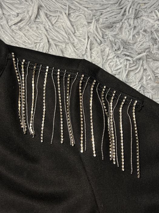 Гарна вечірня сукня.