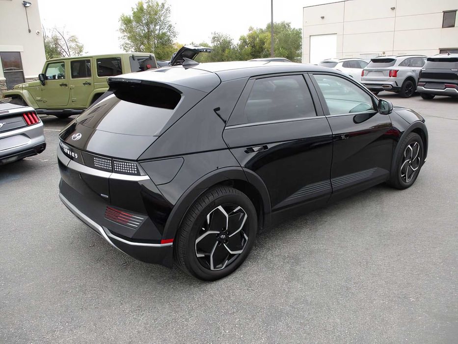 Hyundai Ioniq 5      2023