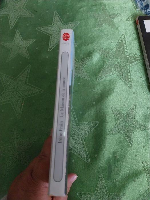 La maison de la source. Portes incluídos