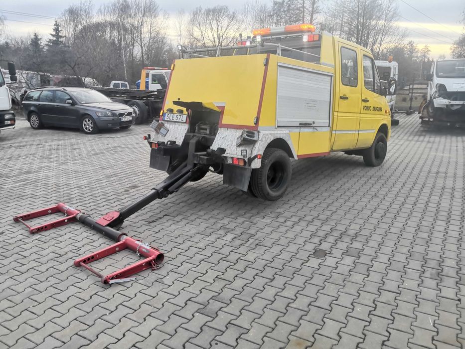 4x4 + blokady mostów holownik mercedes sprinter laweta pomoc drogowa