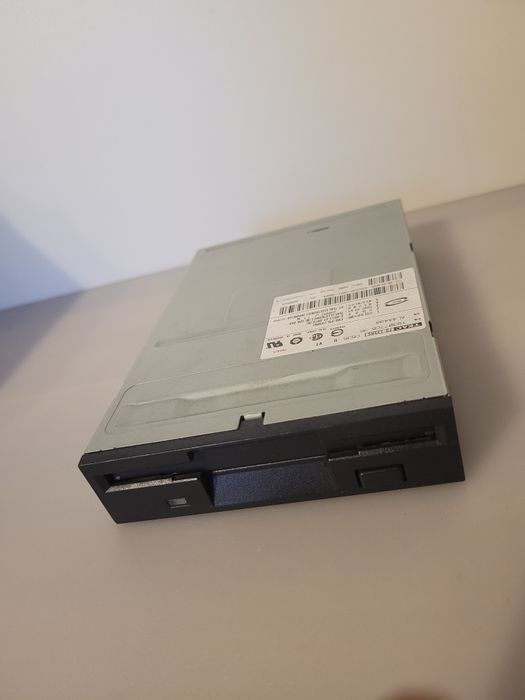 Stacja dyskietek do komputera stacjonarnego