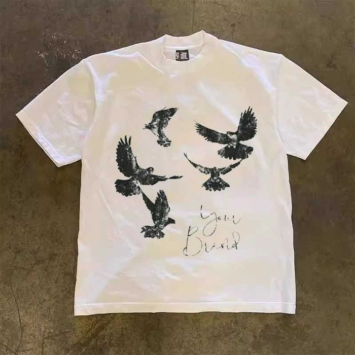 Biała koszulka vintage streetwear z czarnym nadrukiem latających gołębi uniseks