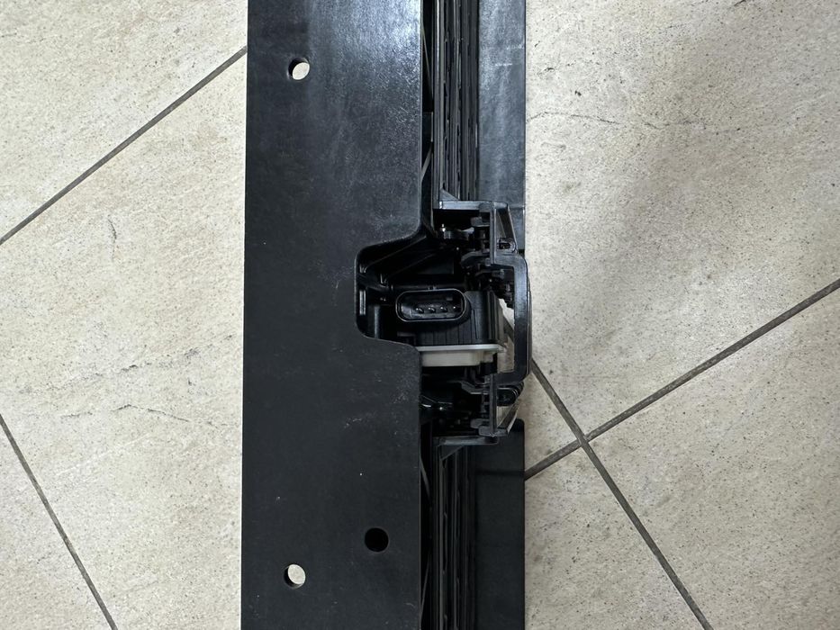 Нижні жалюзі з мотором Jeep Grand Cherokee WL