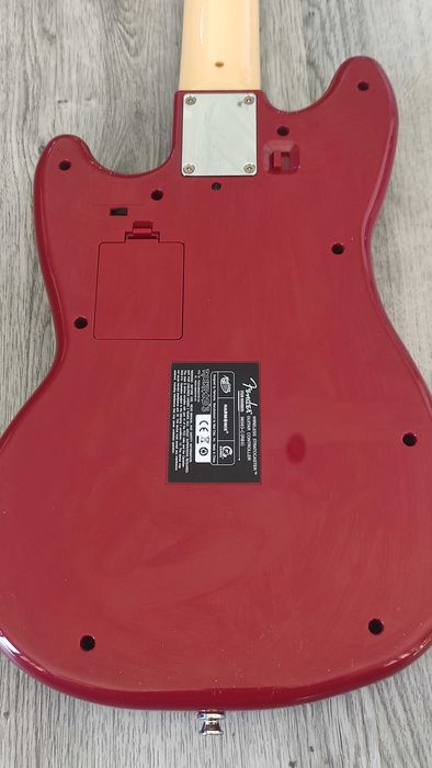 Guitarra Fender Jaguar PRO MIDI - Rock Band 3 (Nintendo Wii)