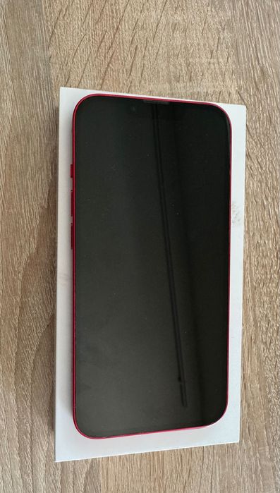 Czerwony Iphone 13