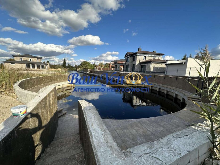 Продам будинок в містечку з виходом на річку Дніпро. Дамба