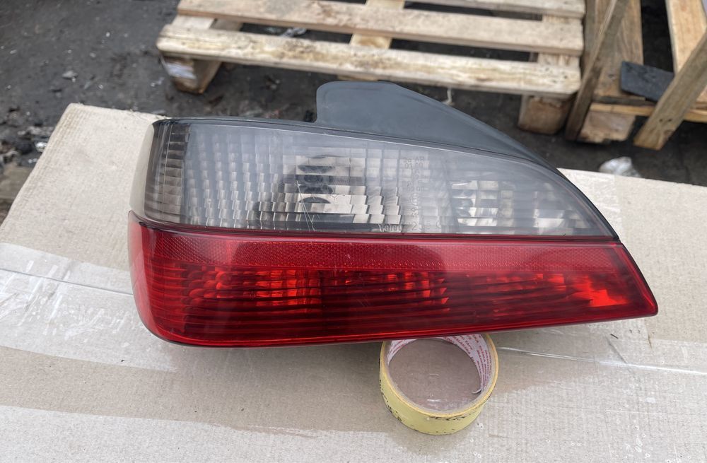 Задний левый стоп фонарь Peugeot 406