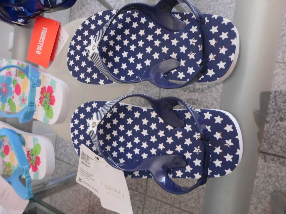 chinelos novos com etiqueta  de praia para menino