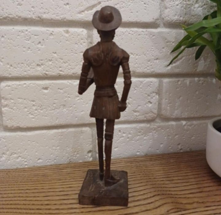 Антикварная деревянная фигурка Дон Кихота.
