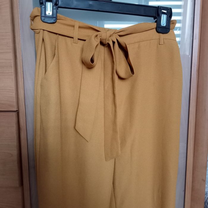 Spodnie damskie musztardowe Forever 21 M