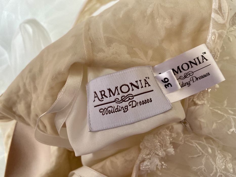 Нова весільна сукня