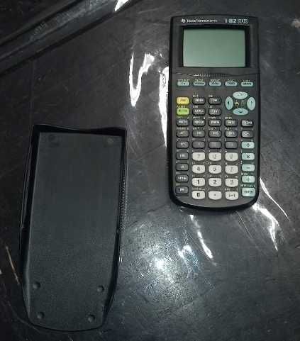 Calculadora Gráfica Texas Instruments TI-82 STATS (com Tampa de Proteção)