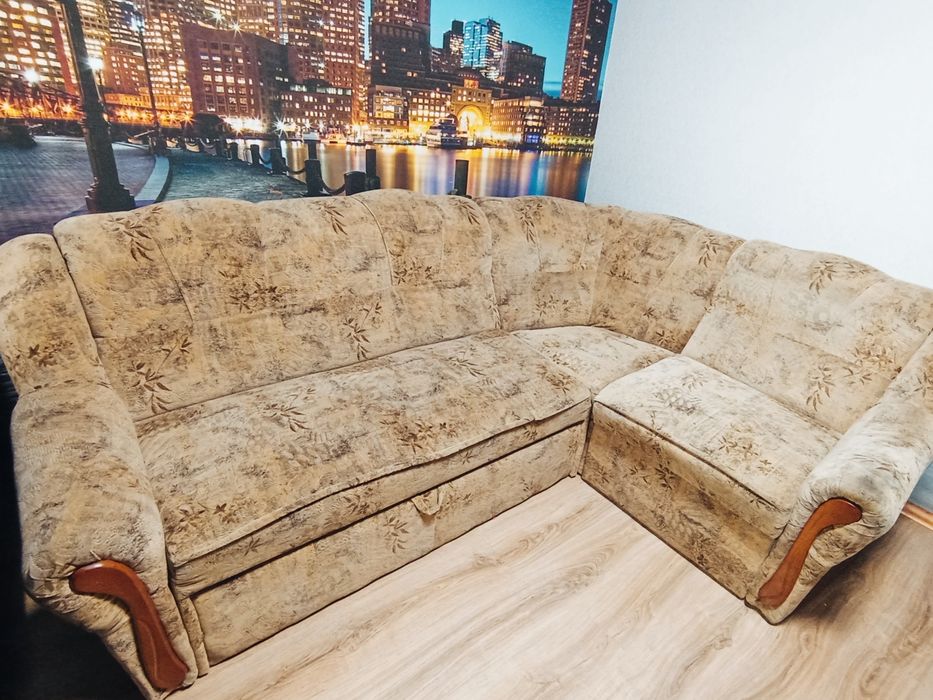 Продам кутовий диван (самовивіз)