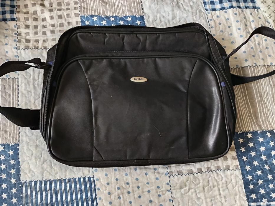 Computador usado sem bateria mas funciona e com kit básico para trabalho