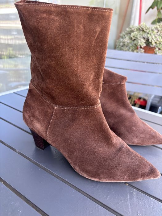 Botas em pele castanha