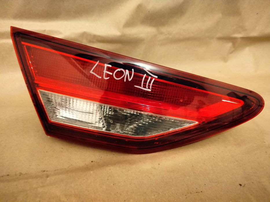 Lampa lewa tył w klapę Seat Leon lll HB 5D