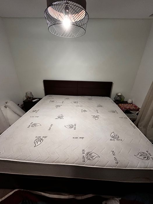 Cama de madeira maciça 2x2m