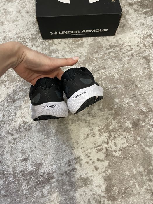 Кросівки чорні жіночі