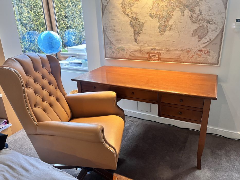 Stylowe biurko i fotel skórzany