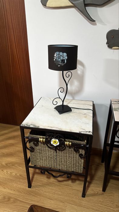 Conjunto Elegante em Mármore Natural Removível – 2 Mesas de Cabeceira + 2 Candeeiros