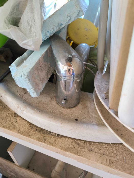 Móvel de wc, com torneira e lavatório