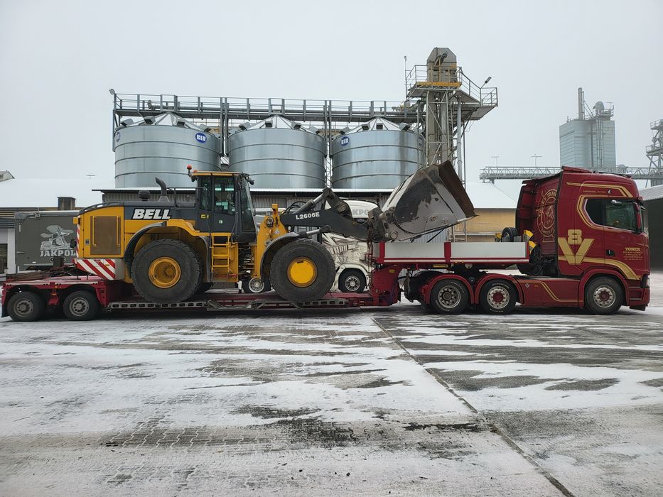 Transport kombajnów sieczkarni opryskiwaczy dźwigów harvester domków