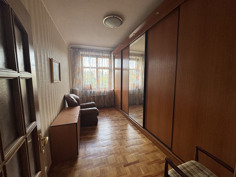 Продам 4 комн квартиру