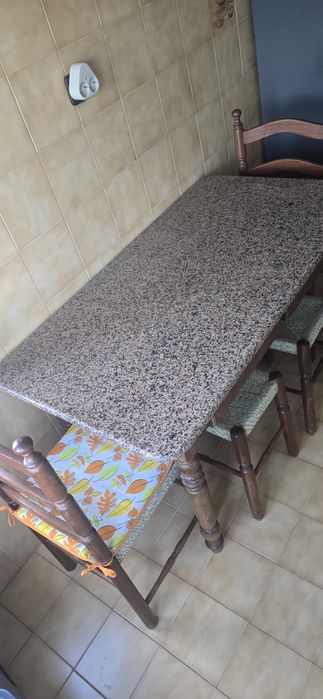 Mesa de Cozinha tampo em granito