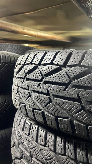 Комплект зимової гуми 215/60/17