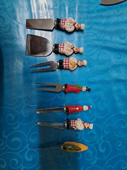 Conjunto colheres, garfos e facas decorativas