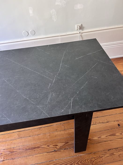 Mesa de jantar em madeira