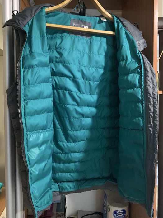 Продам безрукавку adidas.