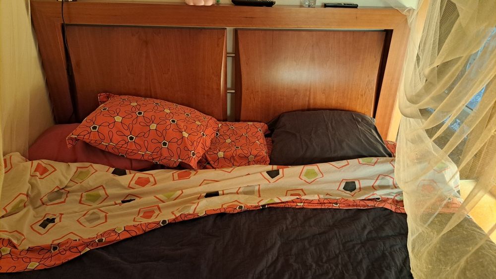 Cama de casal king size 2x2 com estrado e colchão