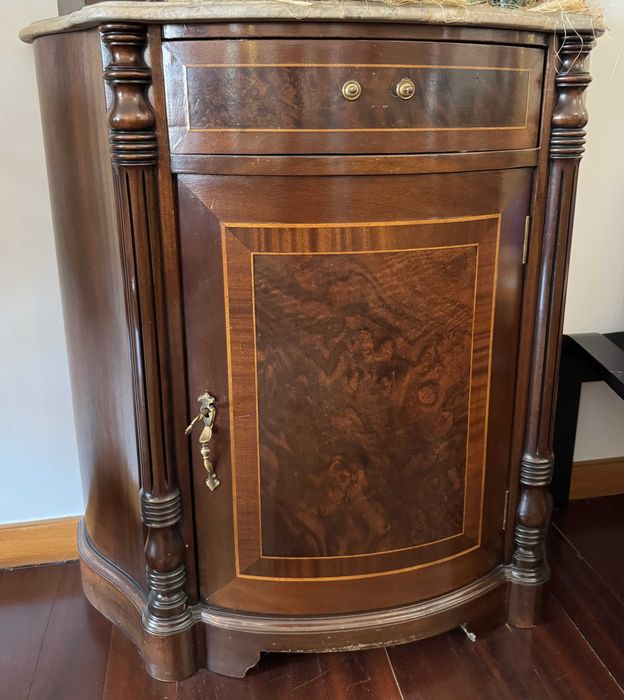 Móveis Clássicos Diversos - (vende-se em separado)