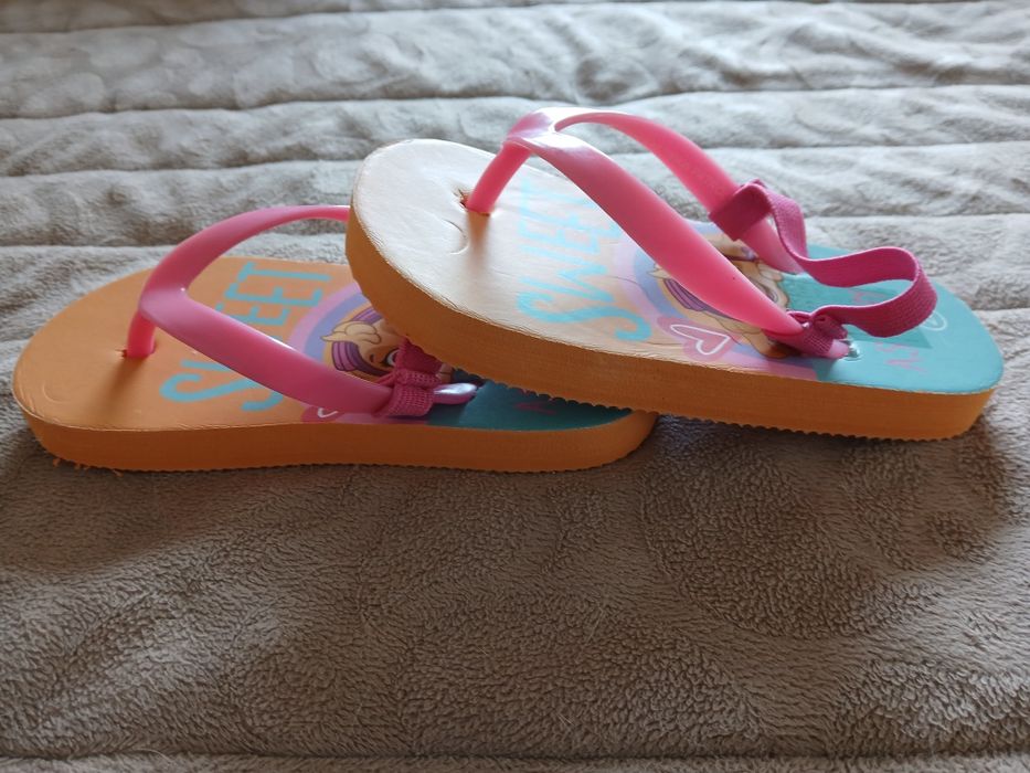 Vendo Chinelos de Praia para menina