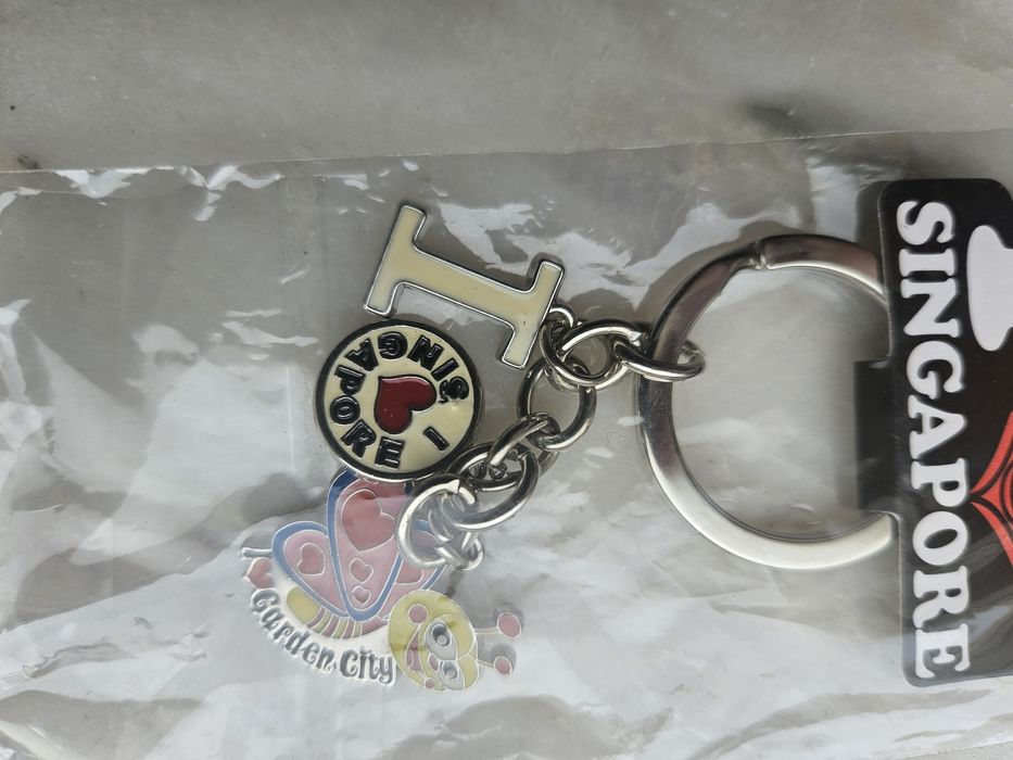 Chaveiro de Metal Novo I Love Singapore com letra I