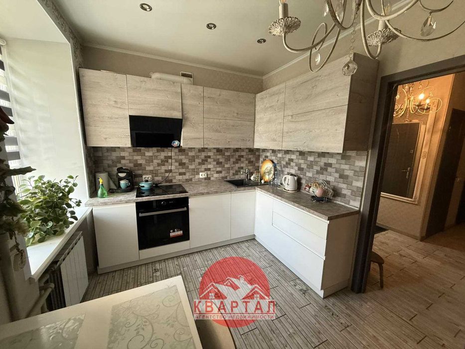 Продается 3-х комн. большая квартира на Бульваре Центральном 72 кв.м
