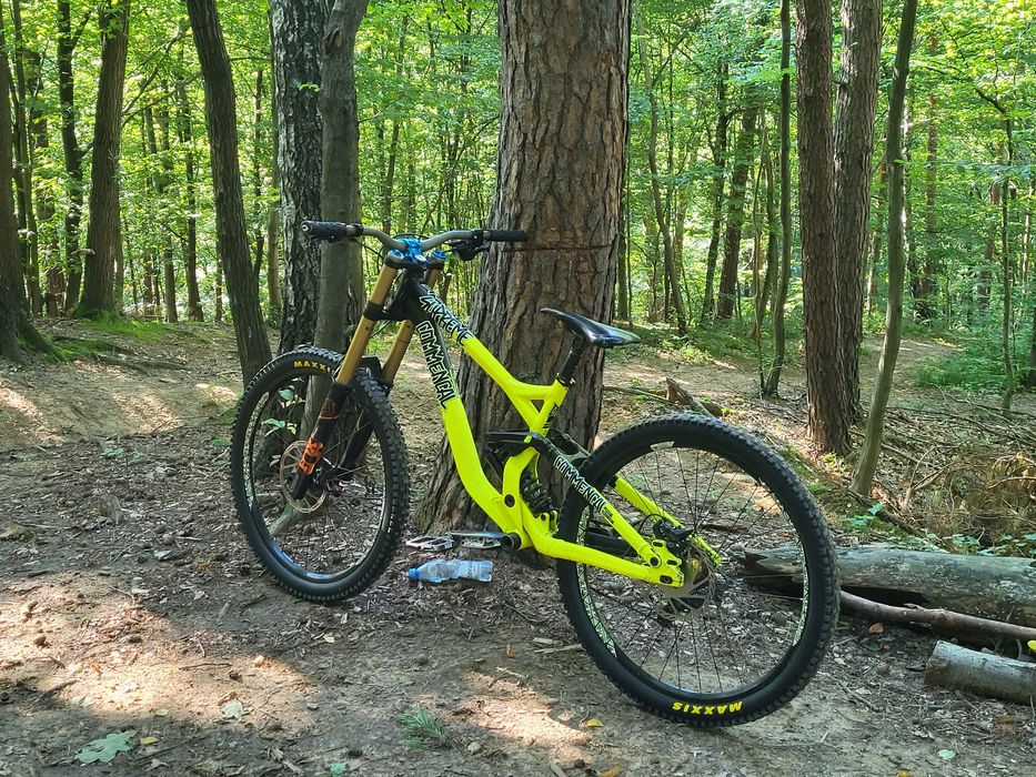 Commencal supreme v3 DH