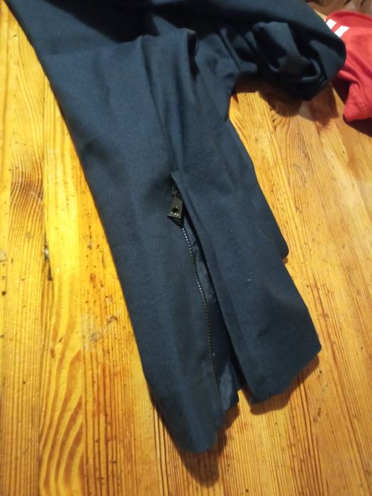 Spodnie damskie granatowe eleganckie M. Suwaki na dole nogawek