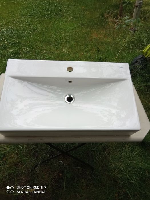 Umywalka Roca 75x44x14cm